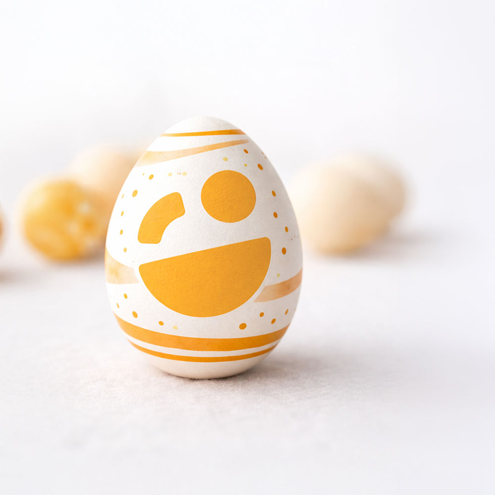 zu Ostern ein Osterei mit Yovite Logo auf der Schale